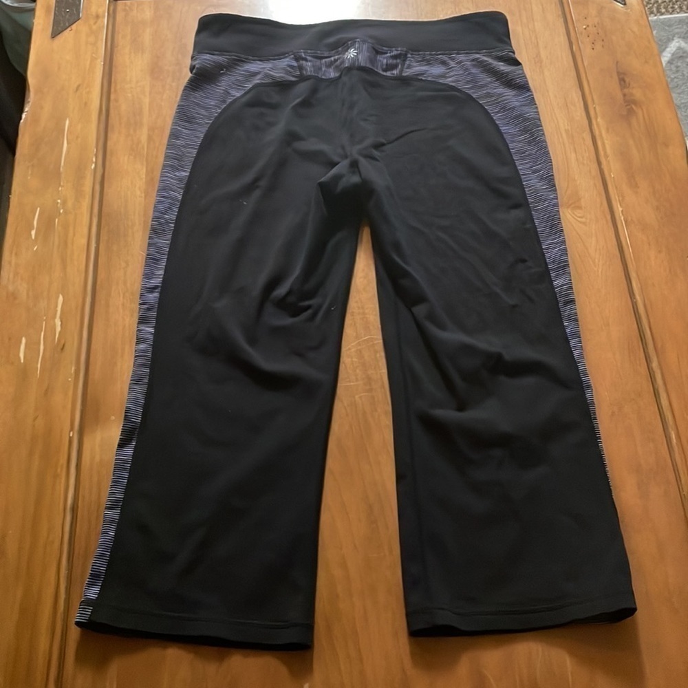 ATHLETA Crop Pants Size Large - Picture 5 of 7